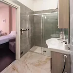The Rock Con Bagno Privato Penzion Piacenza