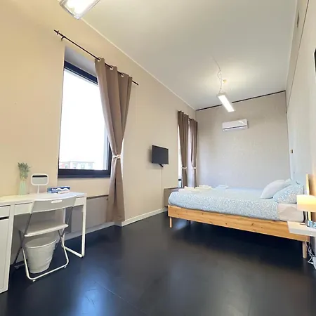 Konukevi The Rock Con Bagno Privato Self Check In Piacenza