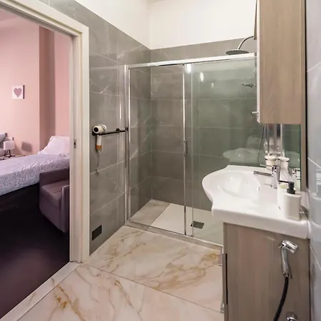 The Rock Con Bagno Privato Self Check In Affittacamere Piacenza