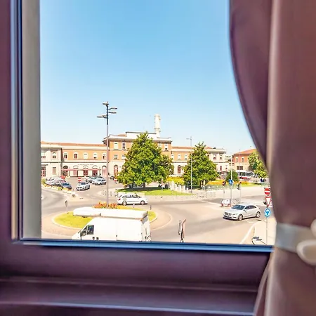 The Rock Con Bagno Privato Self Check In Piacenza