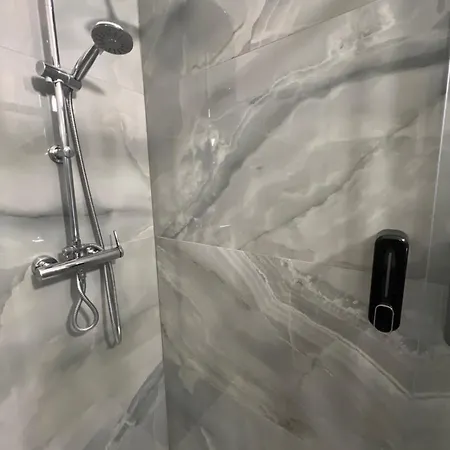 The Rock Con Bagno Privato Self Check In
