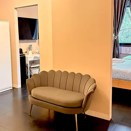 The Rock Con Bagno Privato Self Check In Piacenza