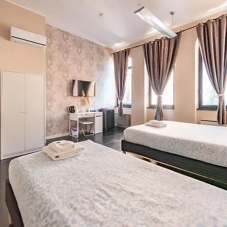 The Rock Con Bagno Privato Self Check In 4* Piacenza