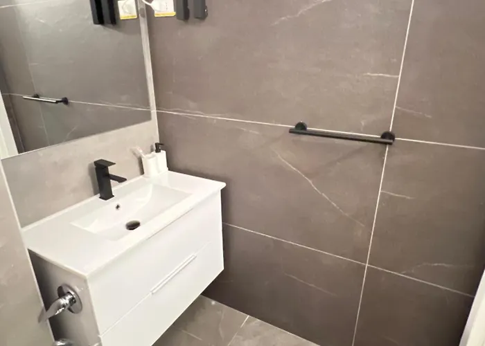 The Rock Con Bagno Privato 3* Piacenza